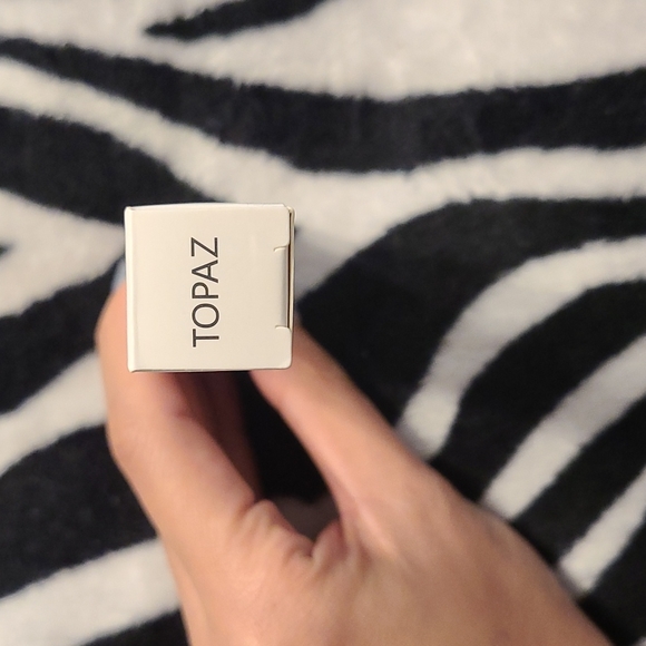 Laritzy Highlighter - Picture 2 of 3